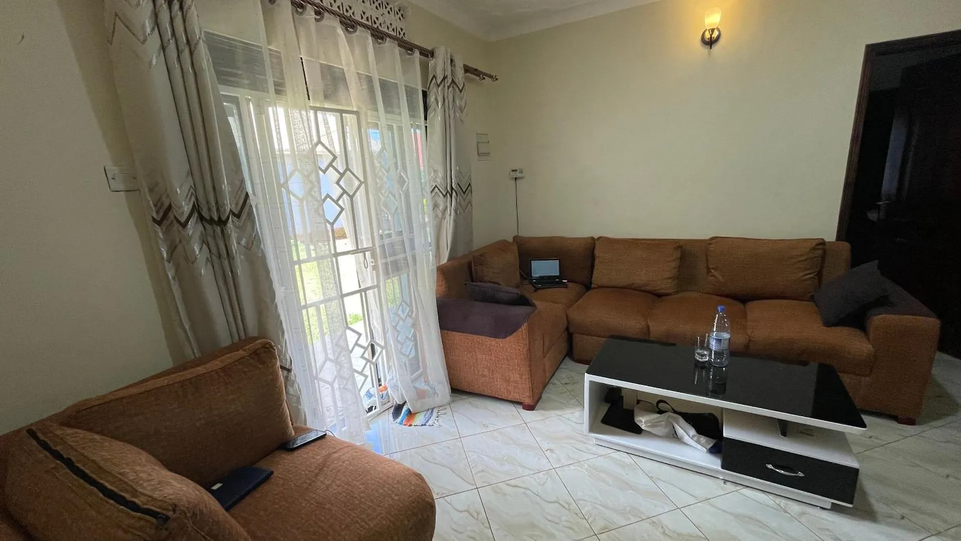 Urban Hues Holiday Home Kampala